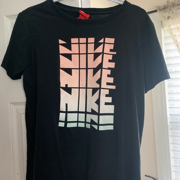 Nike Tops - Nike workout shirt.